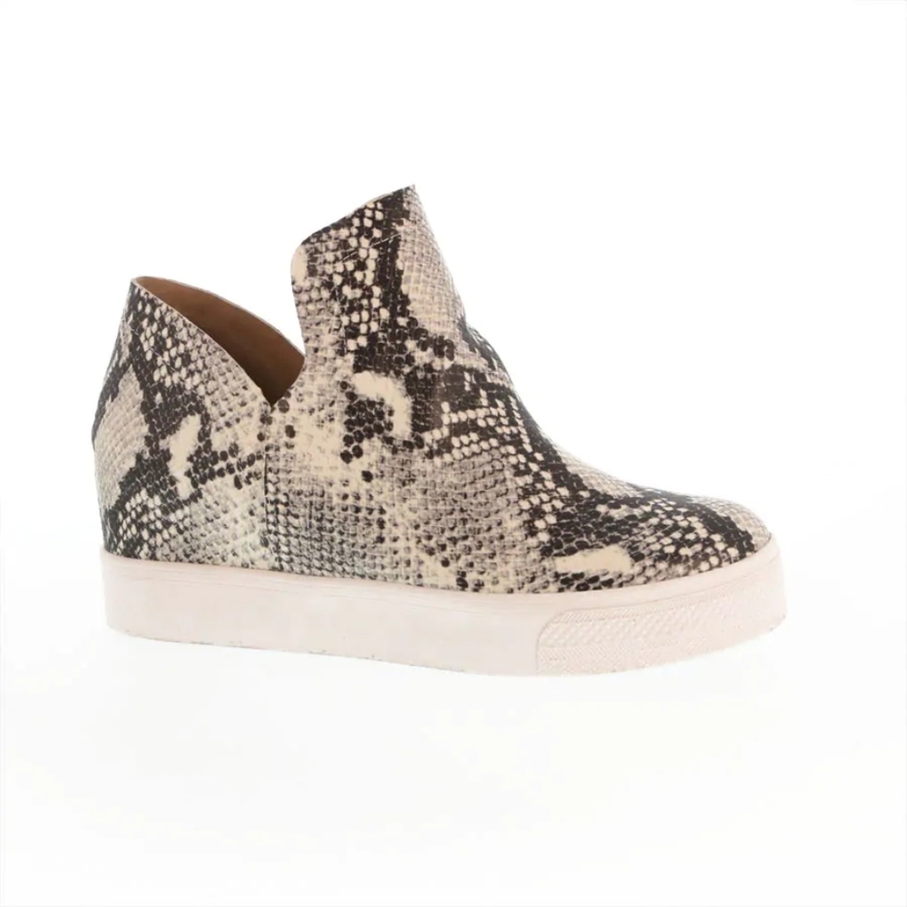 NWOT Steve Madden Wrangle Wedge Sneaker